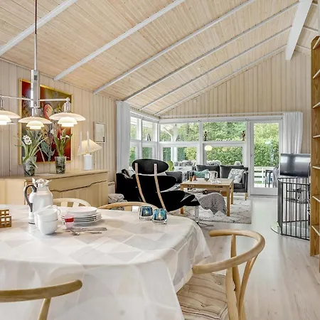 Prázdninový dům Three-bedroom In