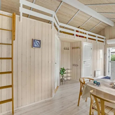 Prázdninový dům Three-bedroom In *